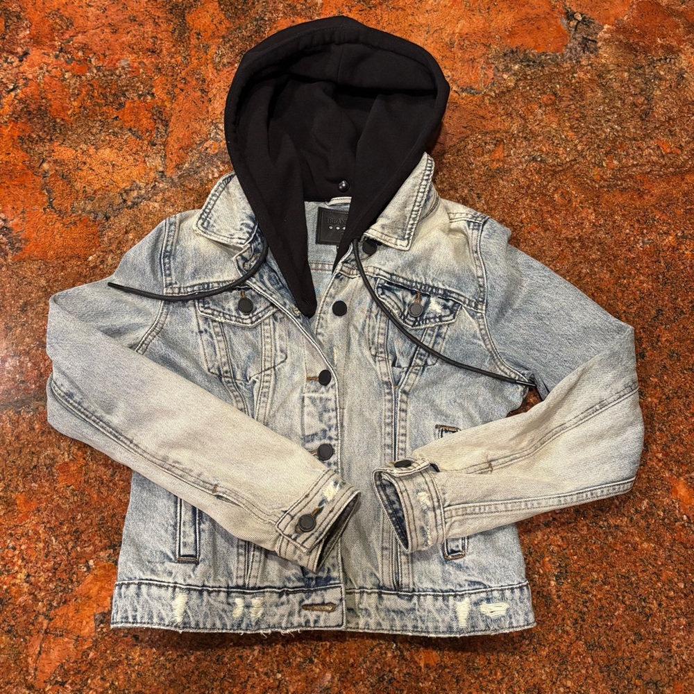 BLANK NYC Women’s Sz M Denim jean jacket with detachable black hoodie